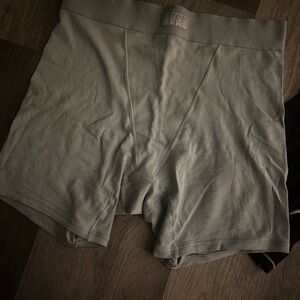 SKIMS black and blue XS shorts💙🖤